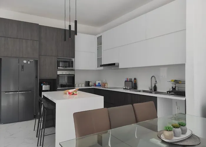 Bell - Modern 3br Pool, Gym, Sauna
