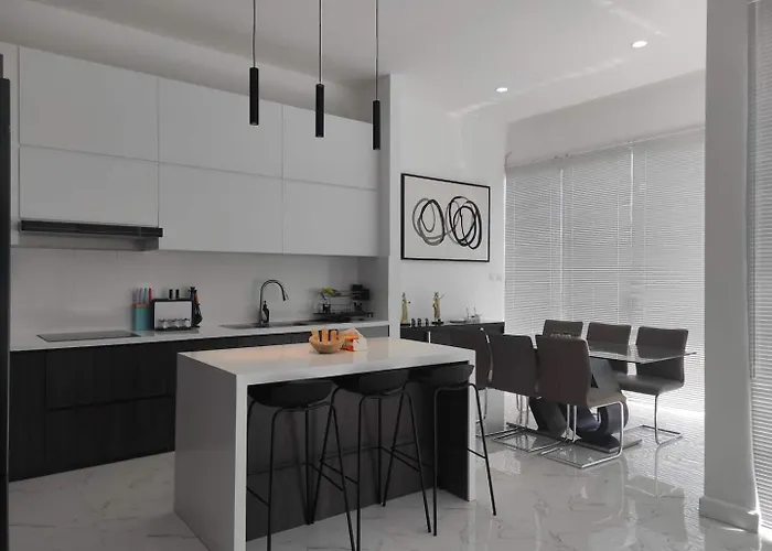 Bell - Modern 3br Pool, Gym, Sauna *